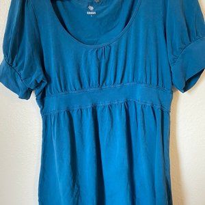 Blue quarter length sleeve top
